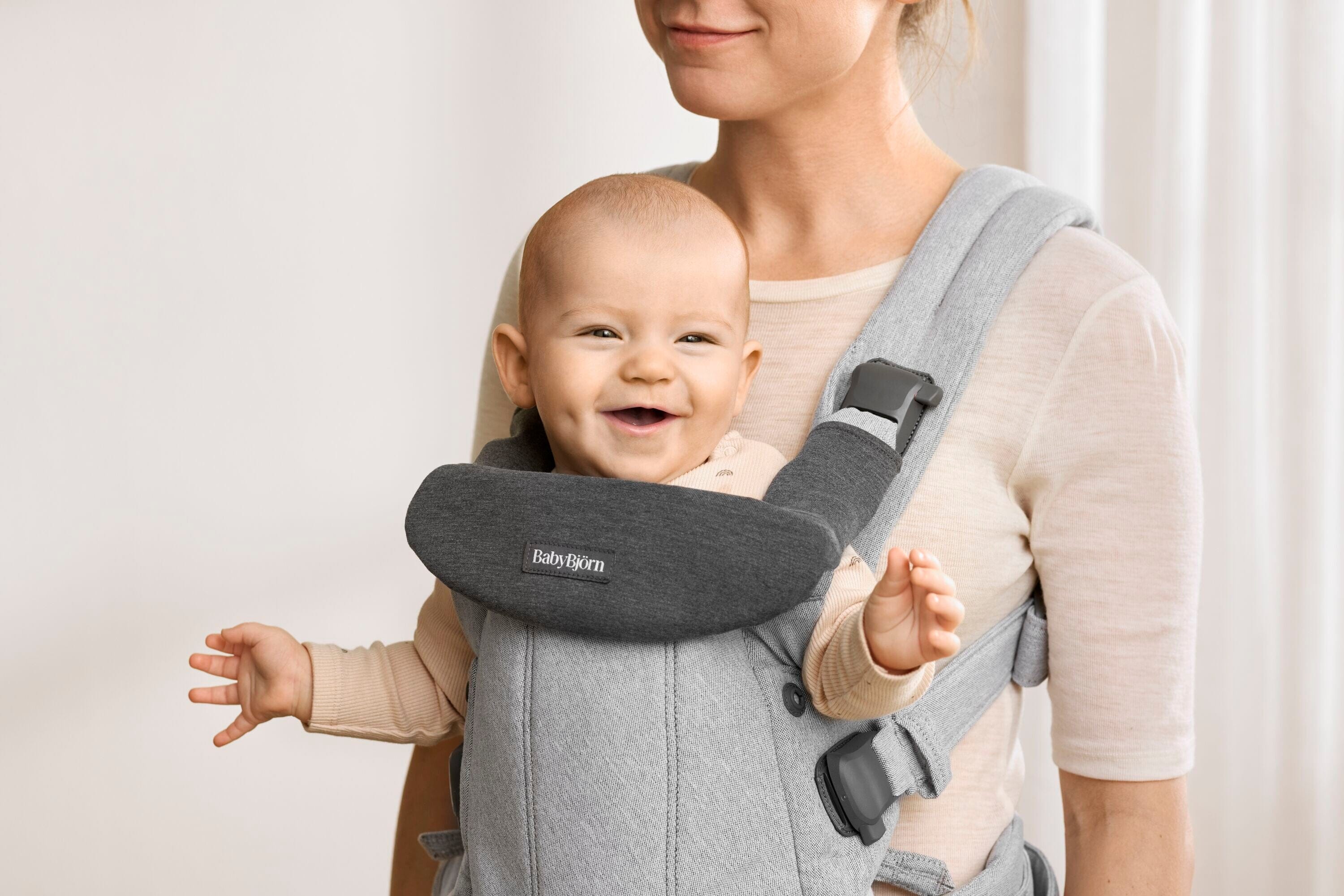 Baby bib for baby carrier C645187