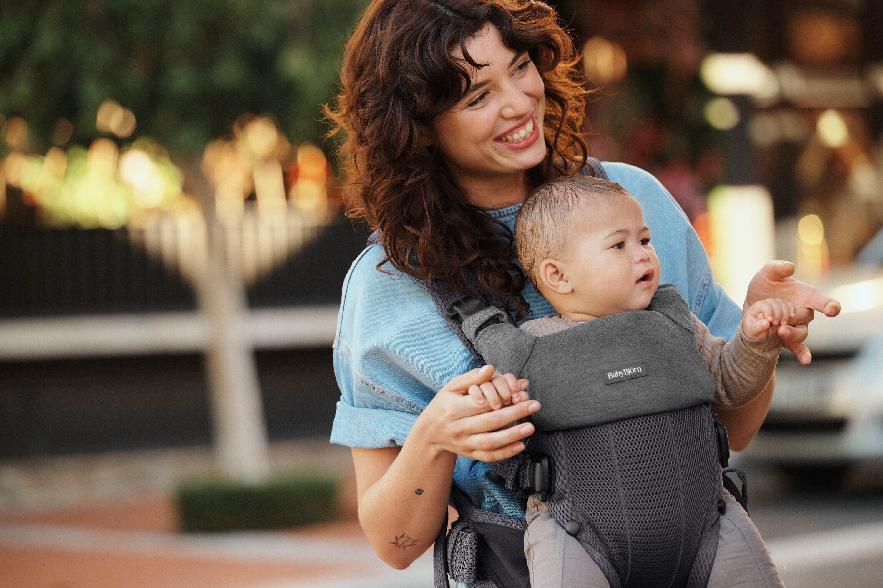 Baby bib for baby carrier C645187