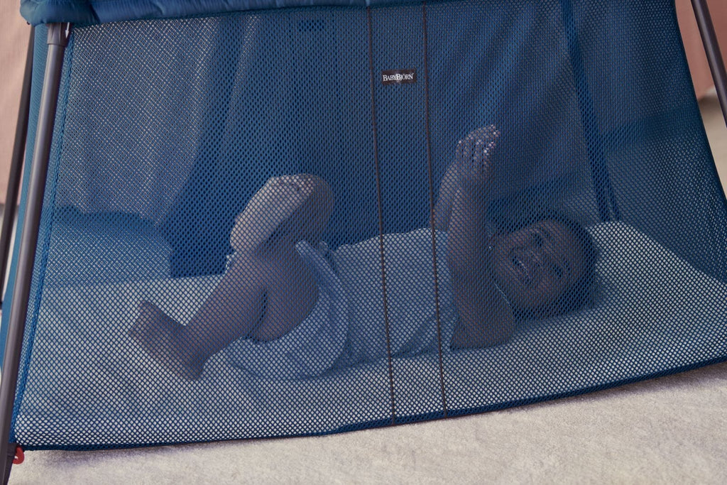 Travel Crib Light with Fitted Sheet Bundle F9471
