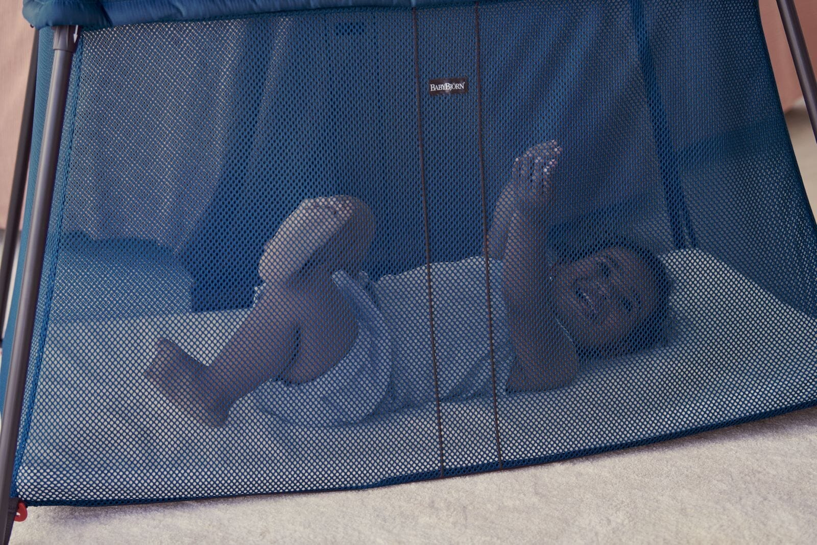 Travel Crib Light with Fitted Sheet Bundle F9471