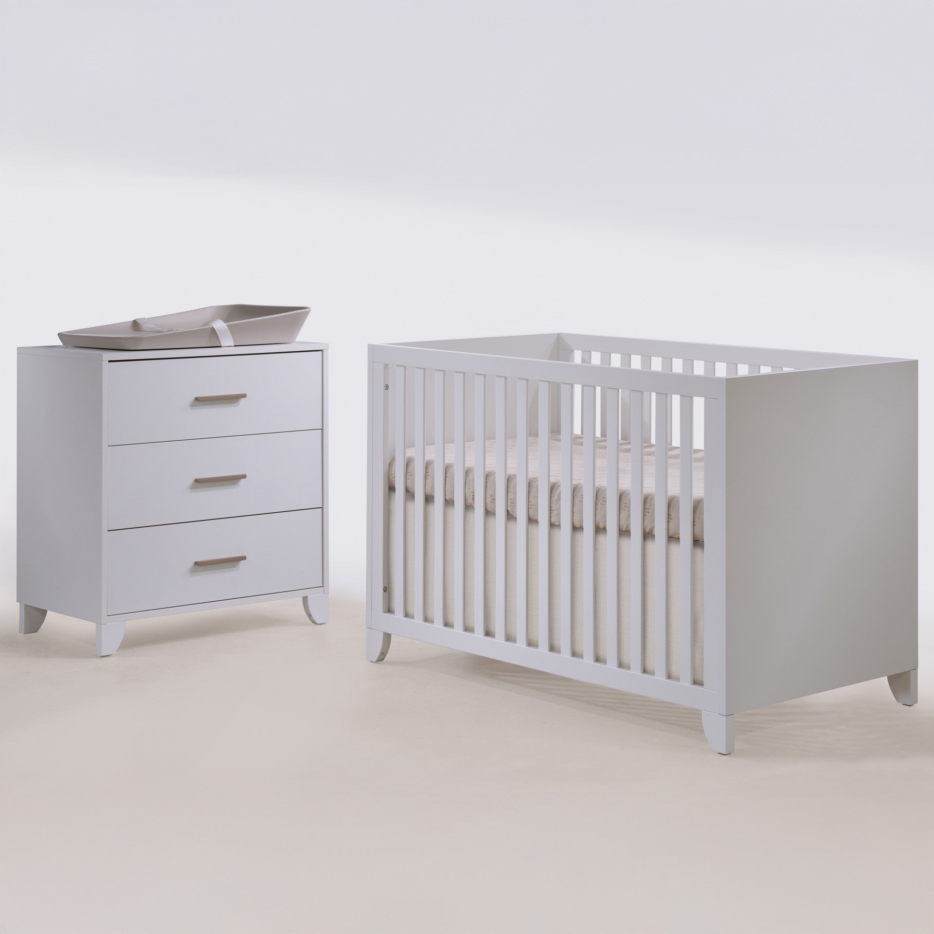 Aiko Island Crib & 3 Drawer Dresser Set - White U418