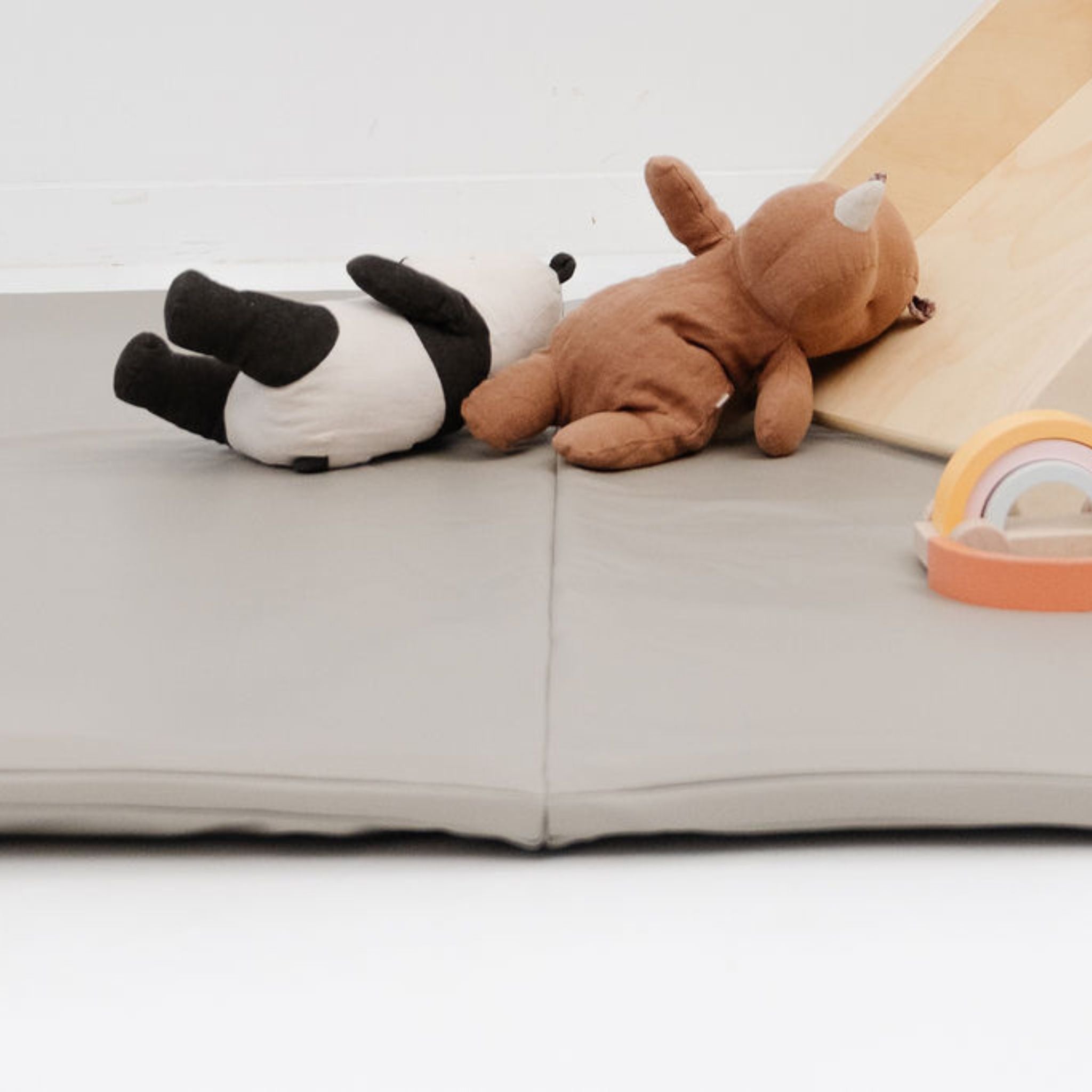Pebble Vegan Leather Mat D616