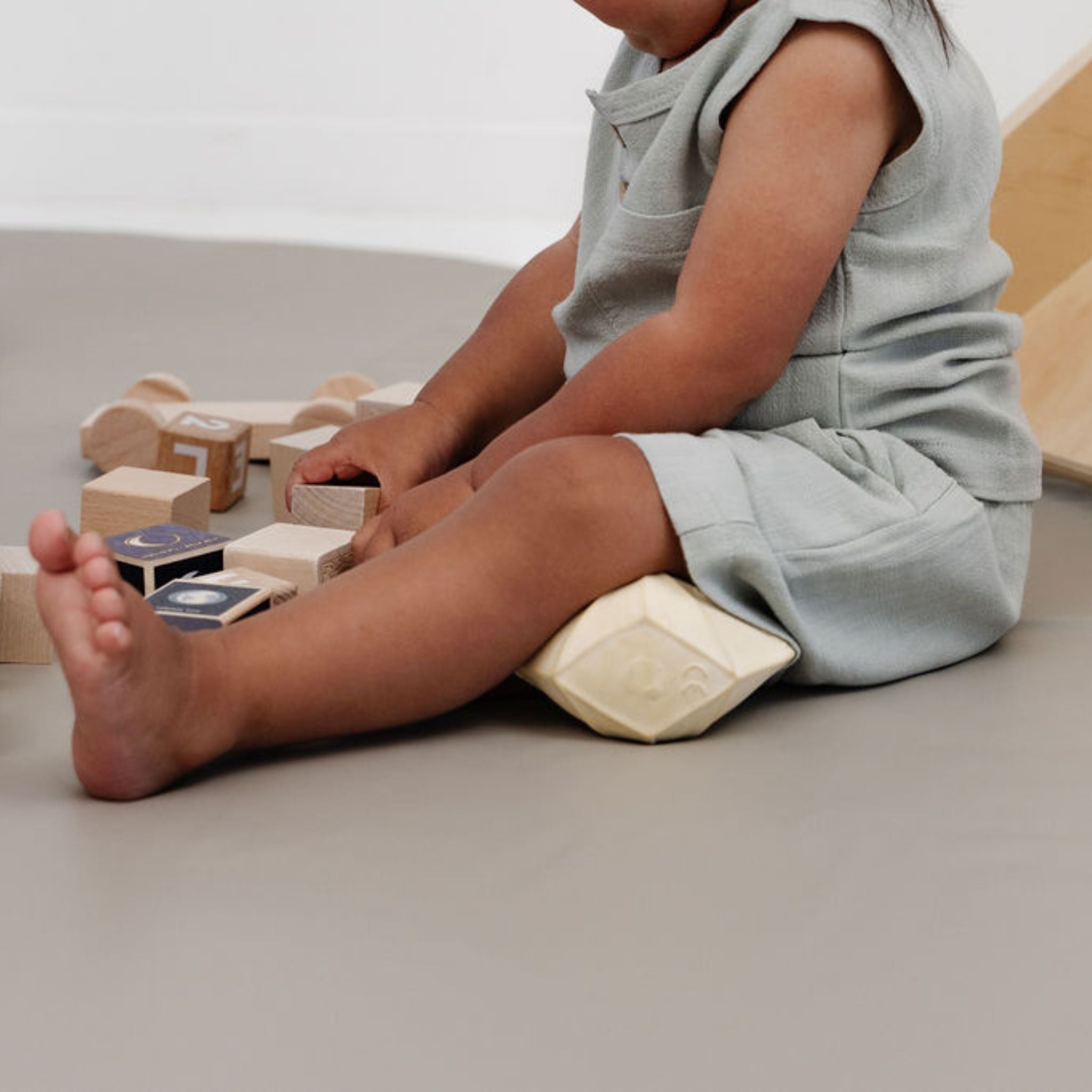 Pebble Vegan Leather Mat D616