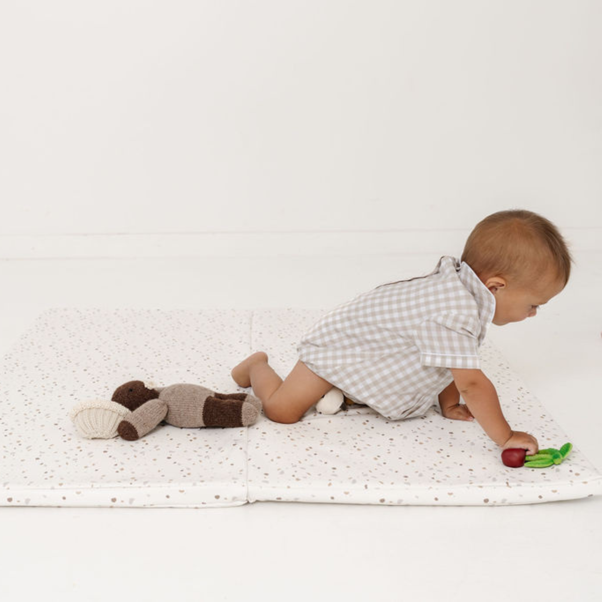 Terrazzo Chalk Vegan Leather Mat E7489