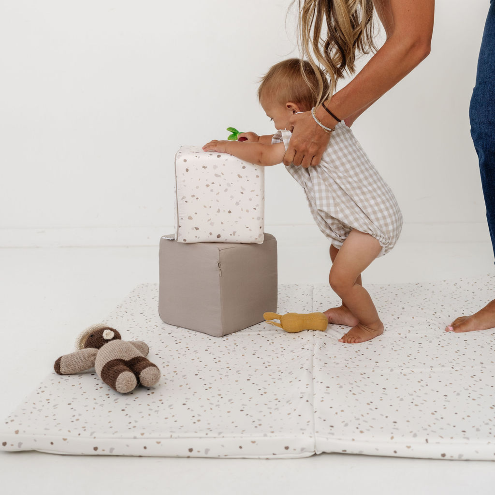 Terrazzo Chalk Vegan Leather Mat E7489