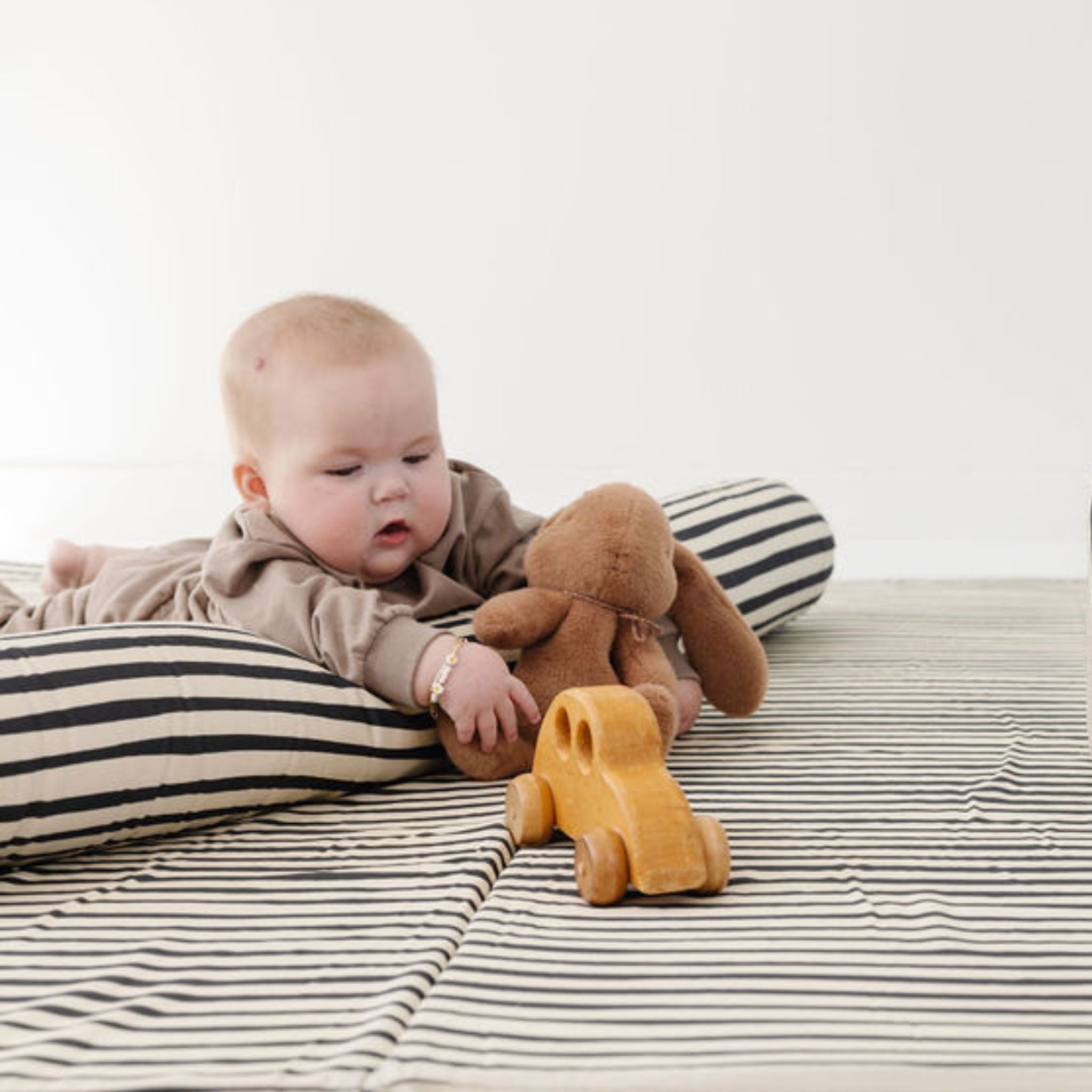Bold Stripe Support Pillow K341