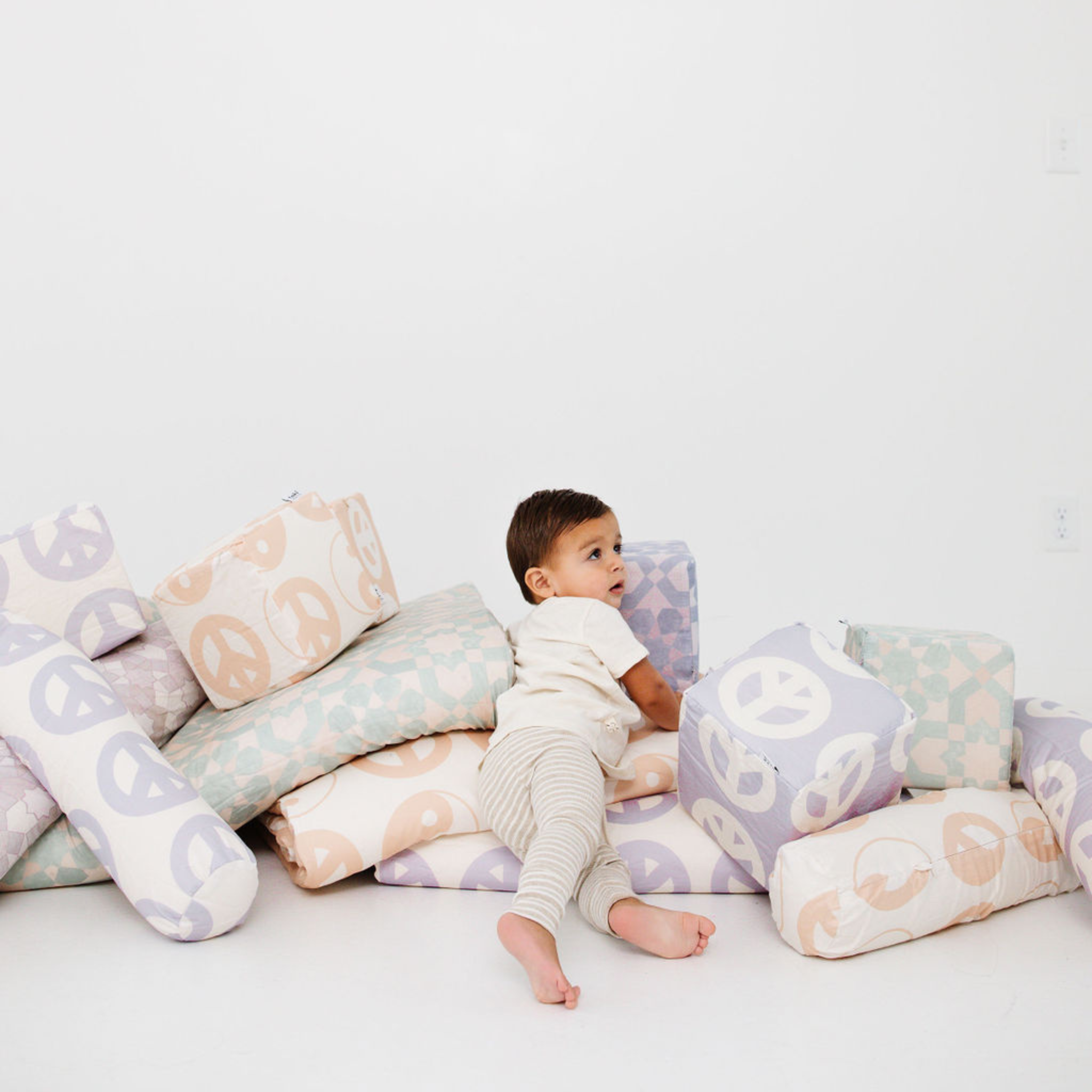 White Yin Yang Support Pillow J8841