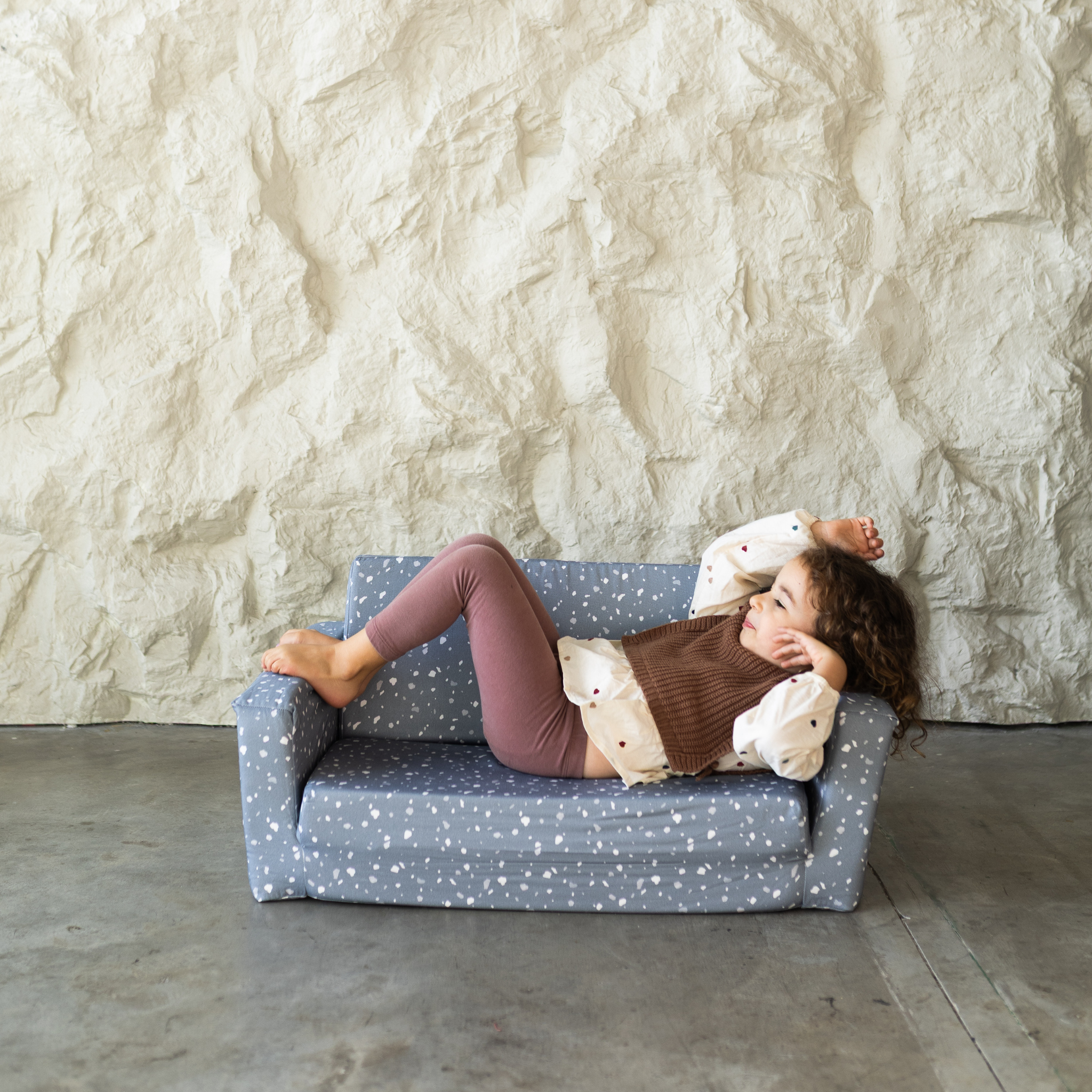 Terrazzo Slate Play Couch N240647