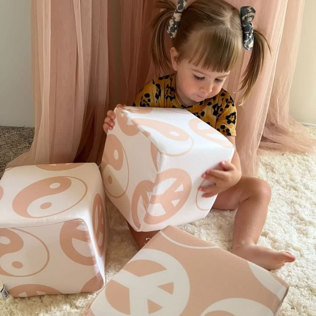 Beige Yin Yang Play Cube for Kids G70218