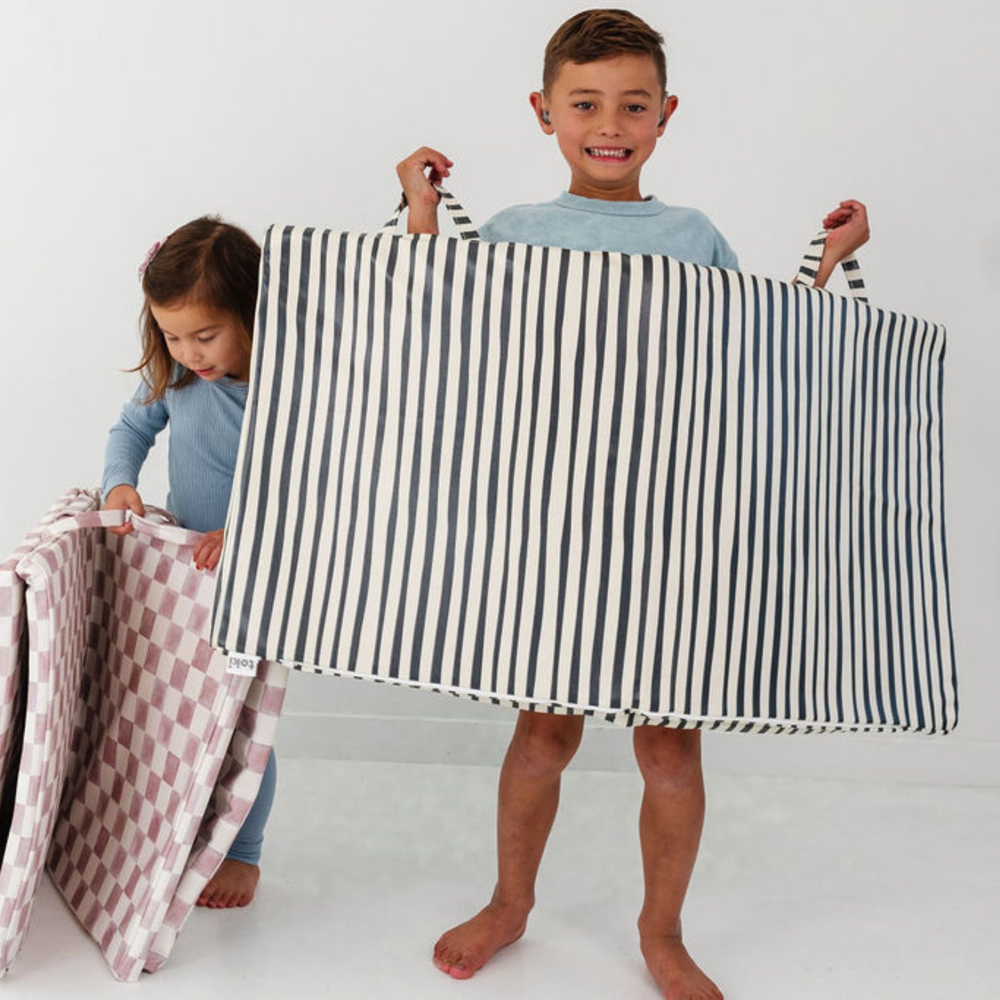 Vegan Leather Mat with Bold Stripe H69011