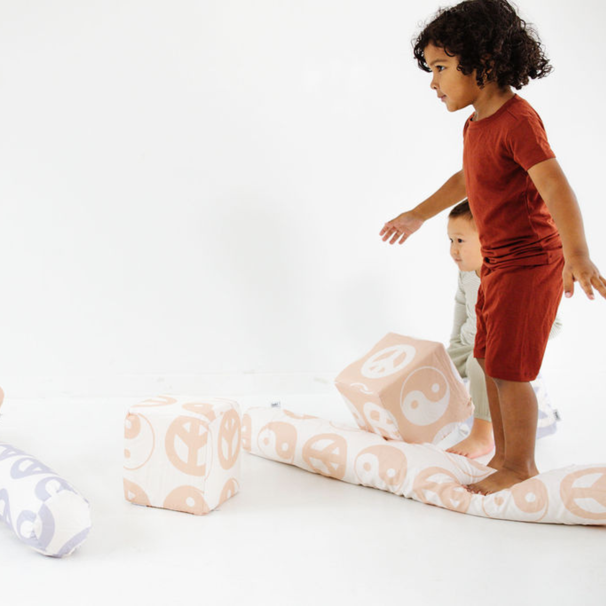 Beige Yin Yang Play Cube for Kids G70218