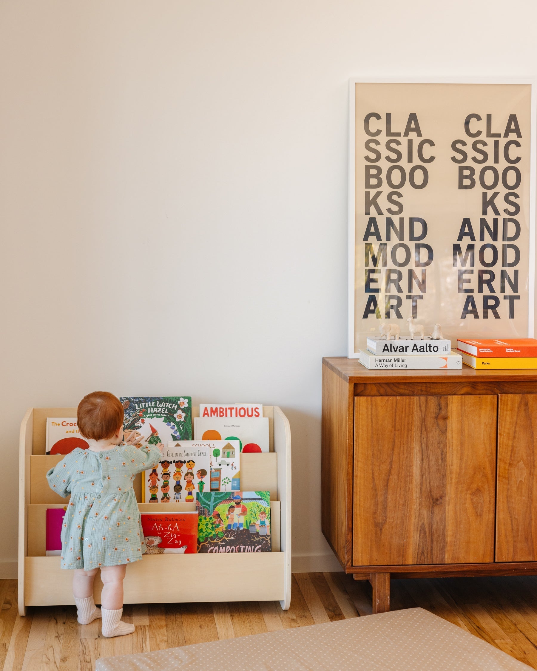 Montessori Bookshelf W6410