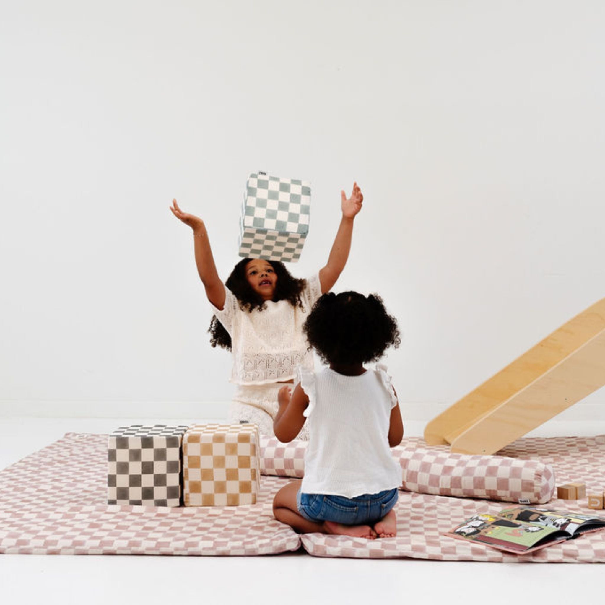 Checker Matcha Play Cube P284320