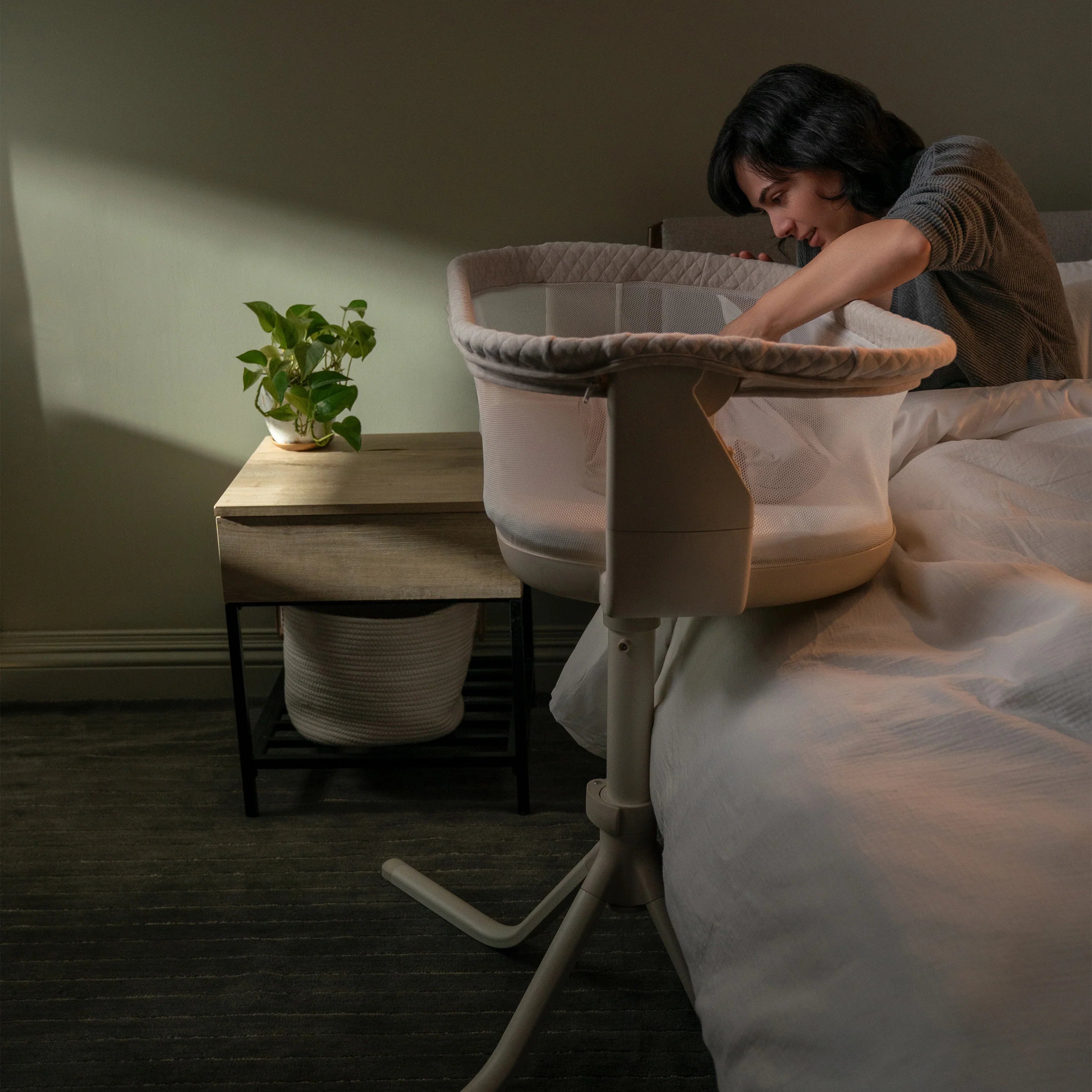 Swivel Sleeper with Breathable Pad B69809