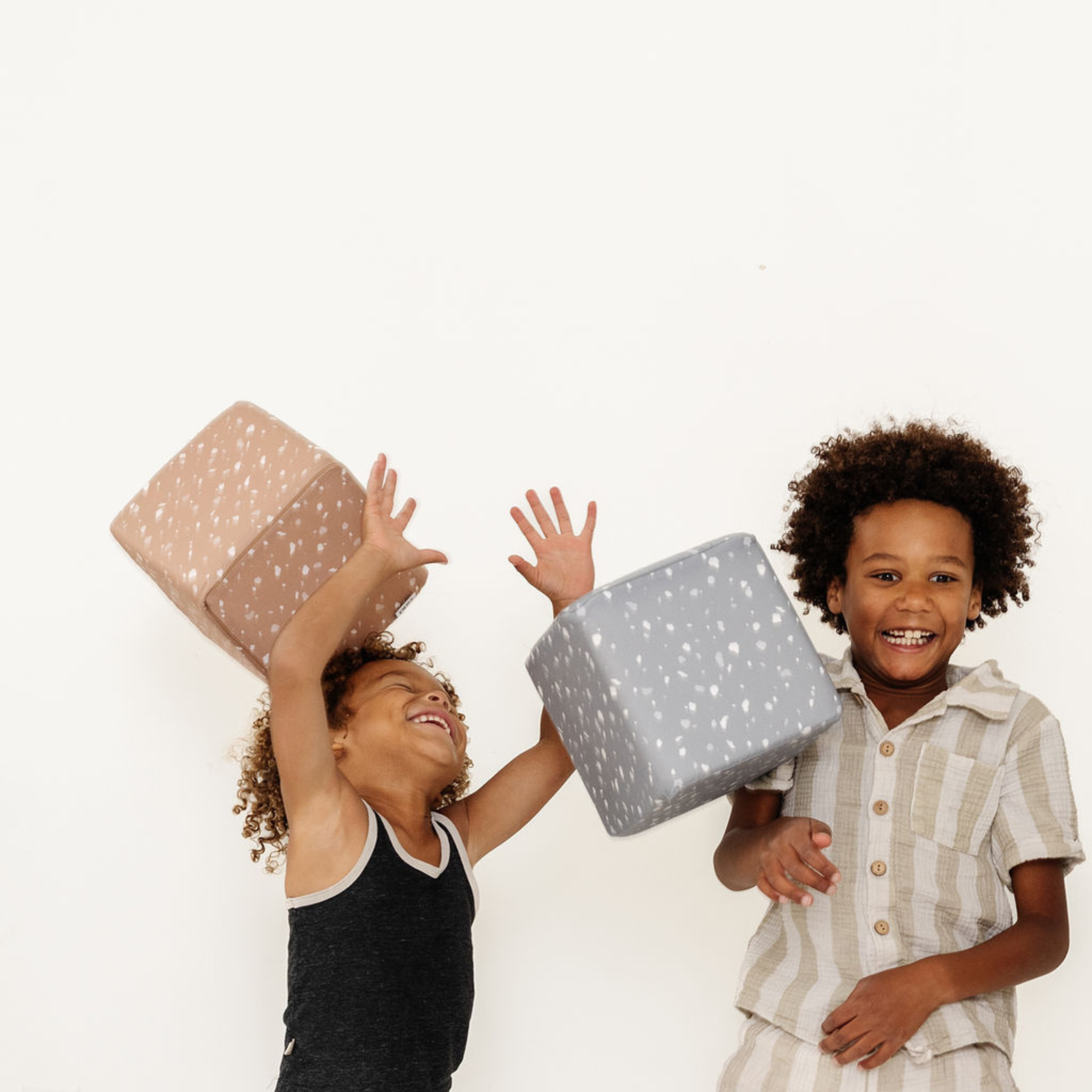 Terrazzo Slate Play Cube X935280
