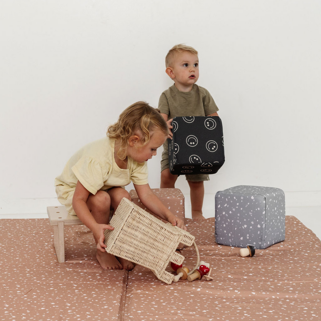 Terrazzo Slate Play Cube X935280