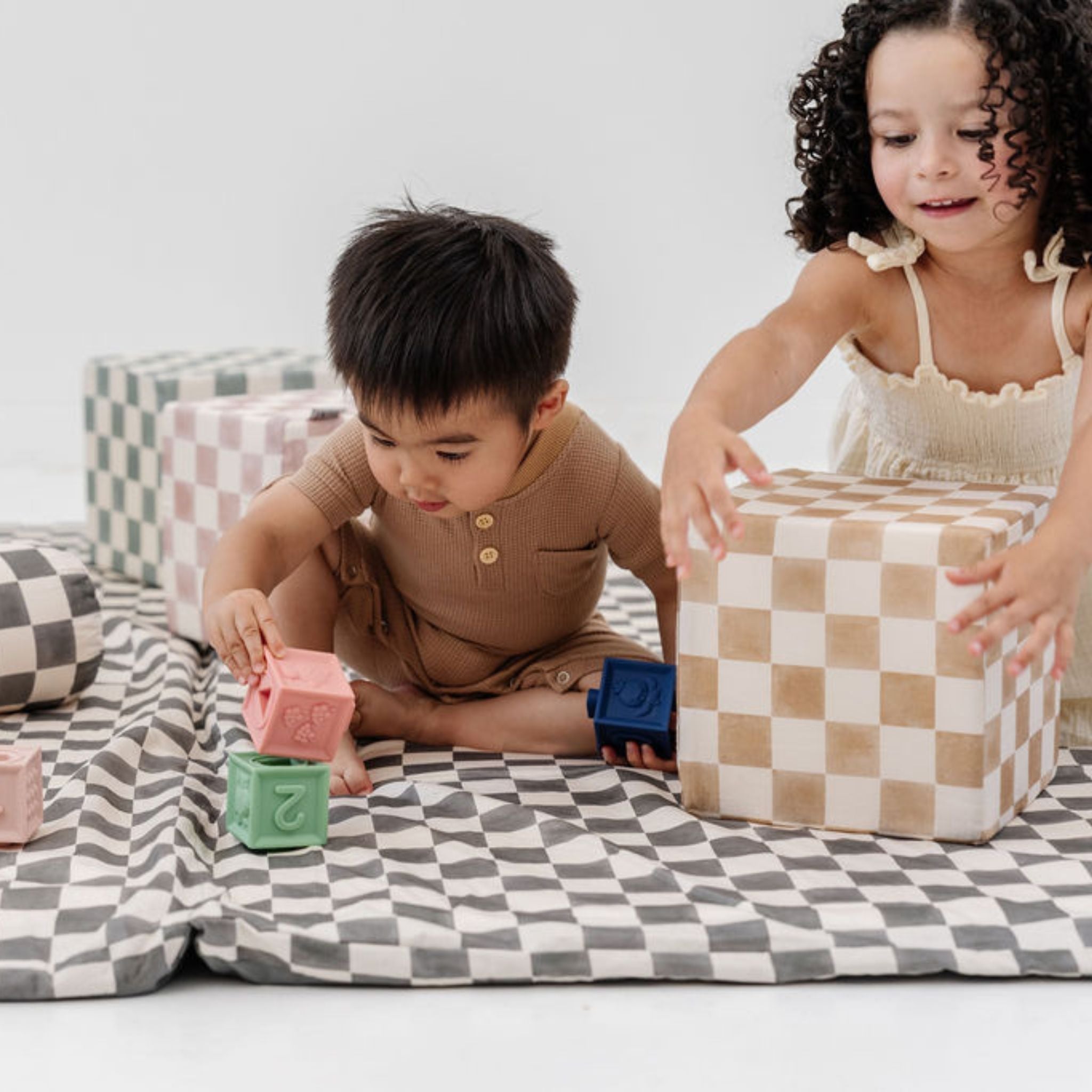 Checker Toffee Play Cube N437489
