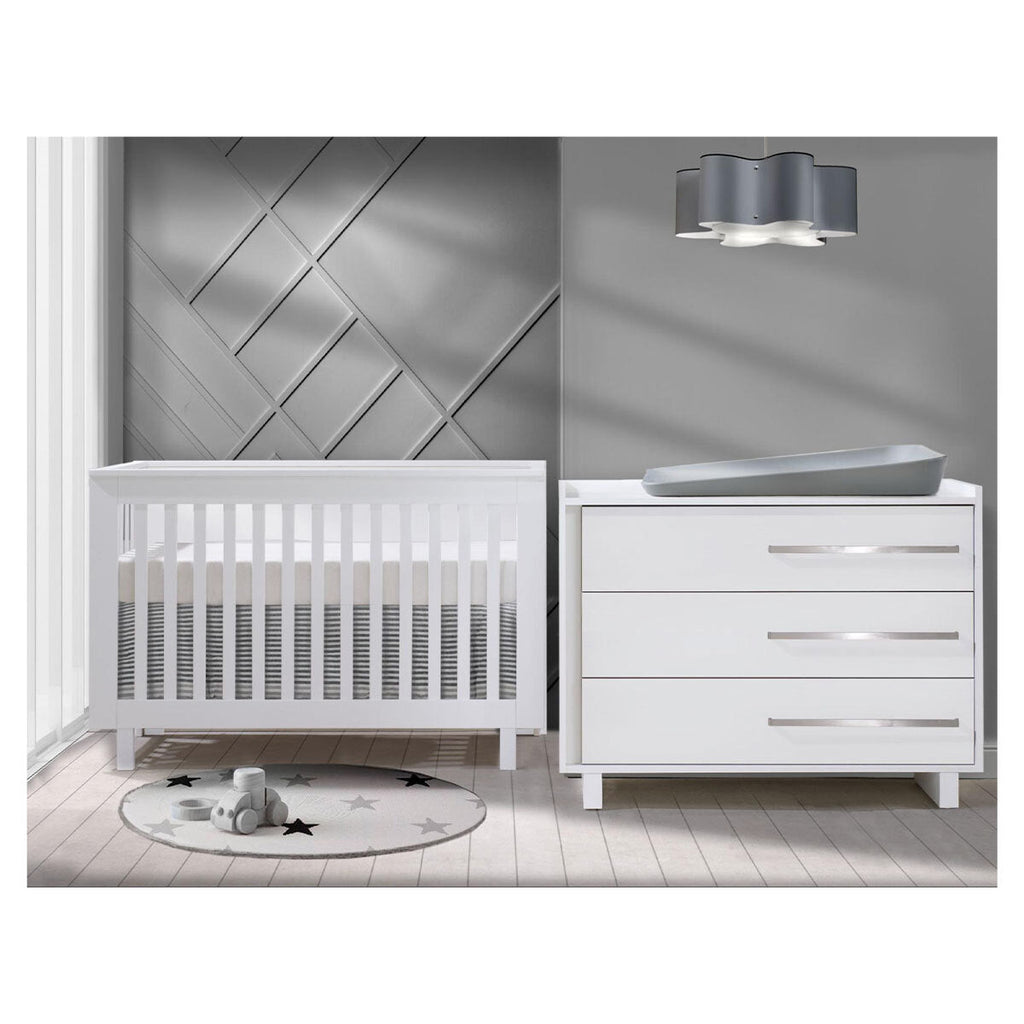 Convertible Crib and 3 Drawer Dresser XL K15228