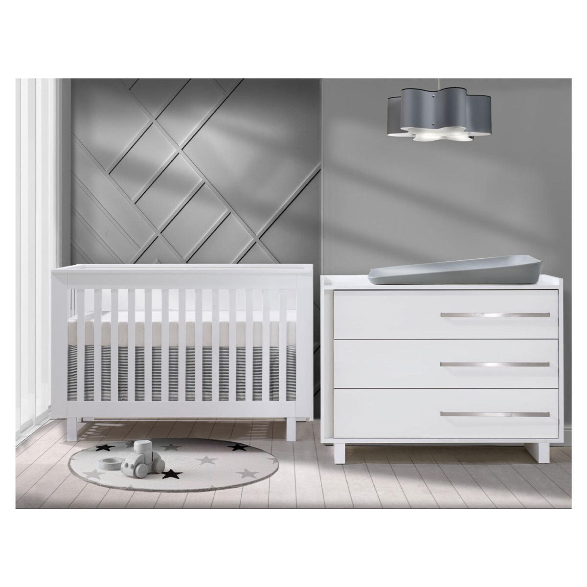 Convertible Crib and 3 Drawer Dresser XL K15228