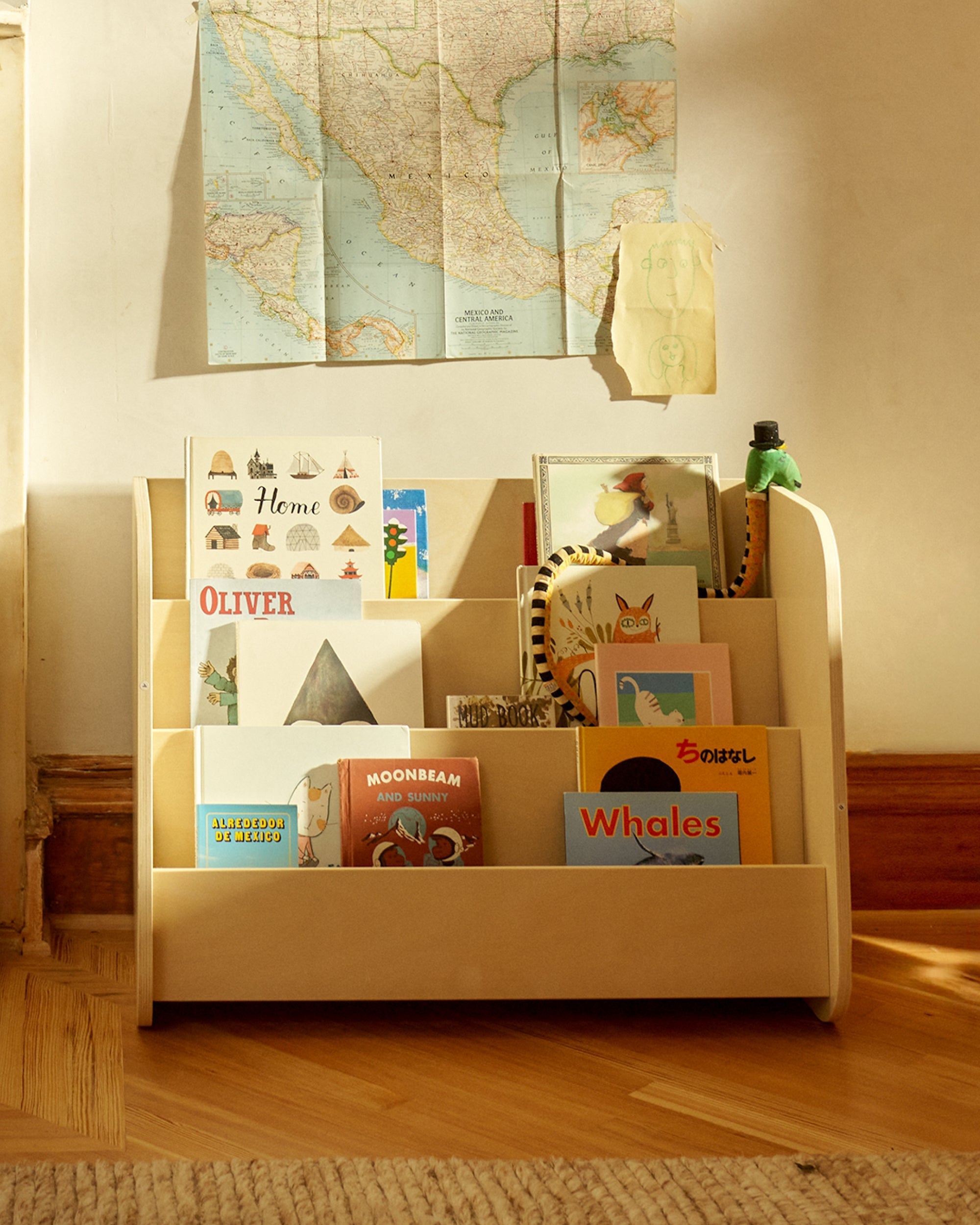 Montessori Bookshelf W6410