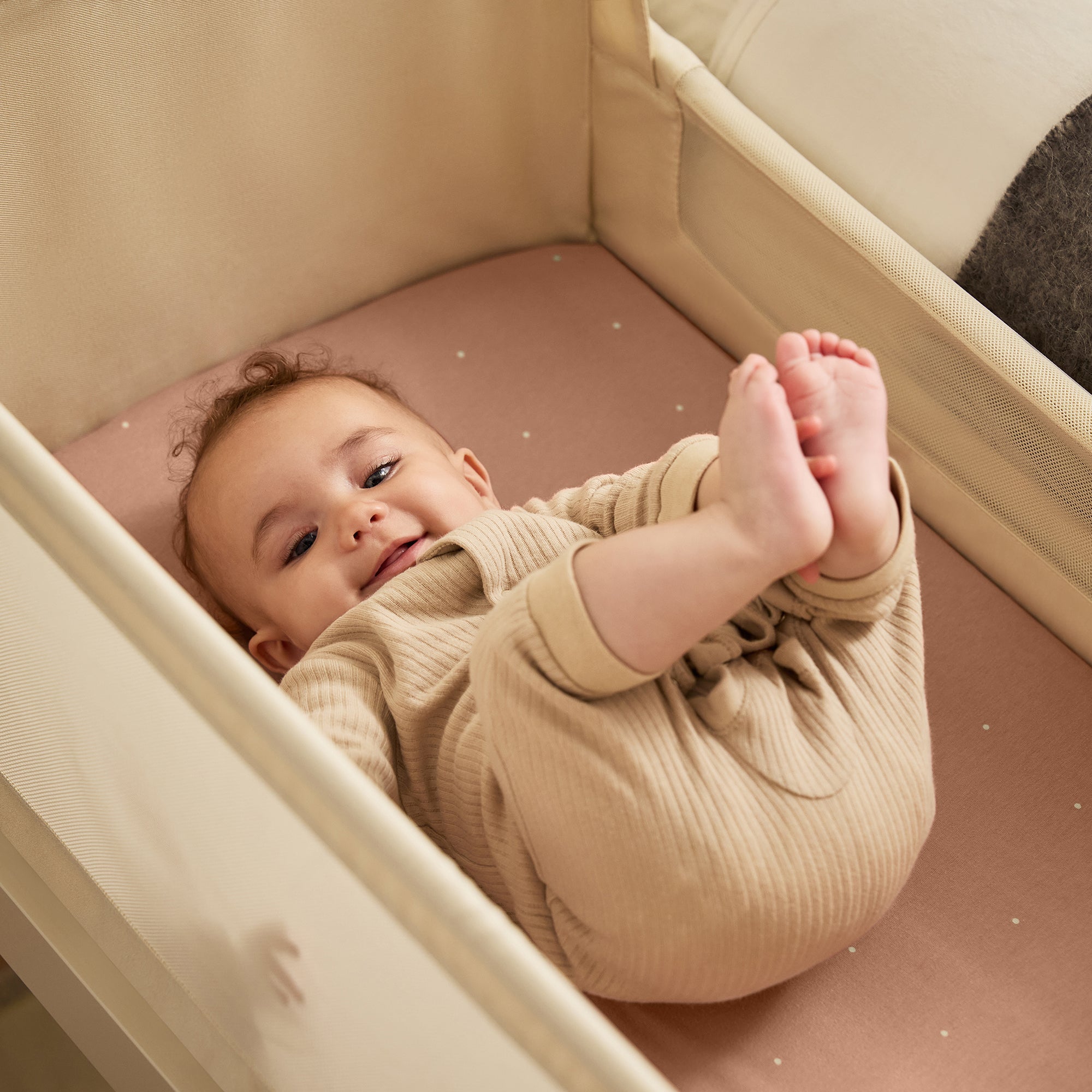 Bedside Bassinet with Breathable Mesh X6941