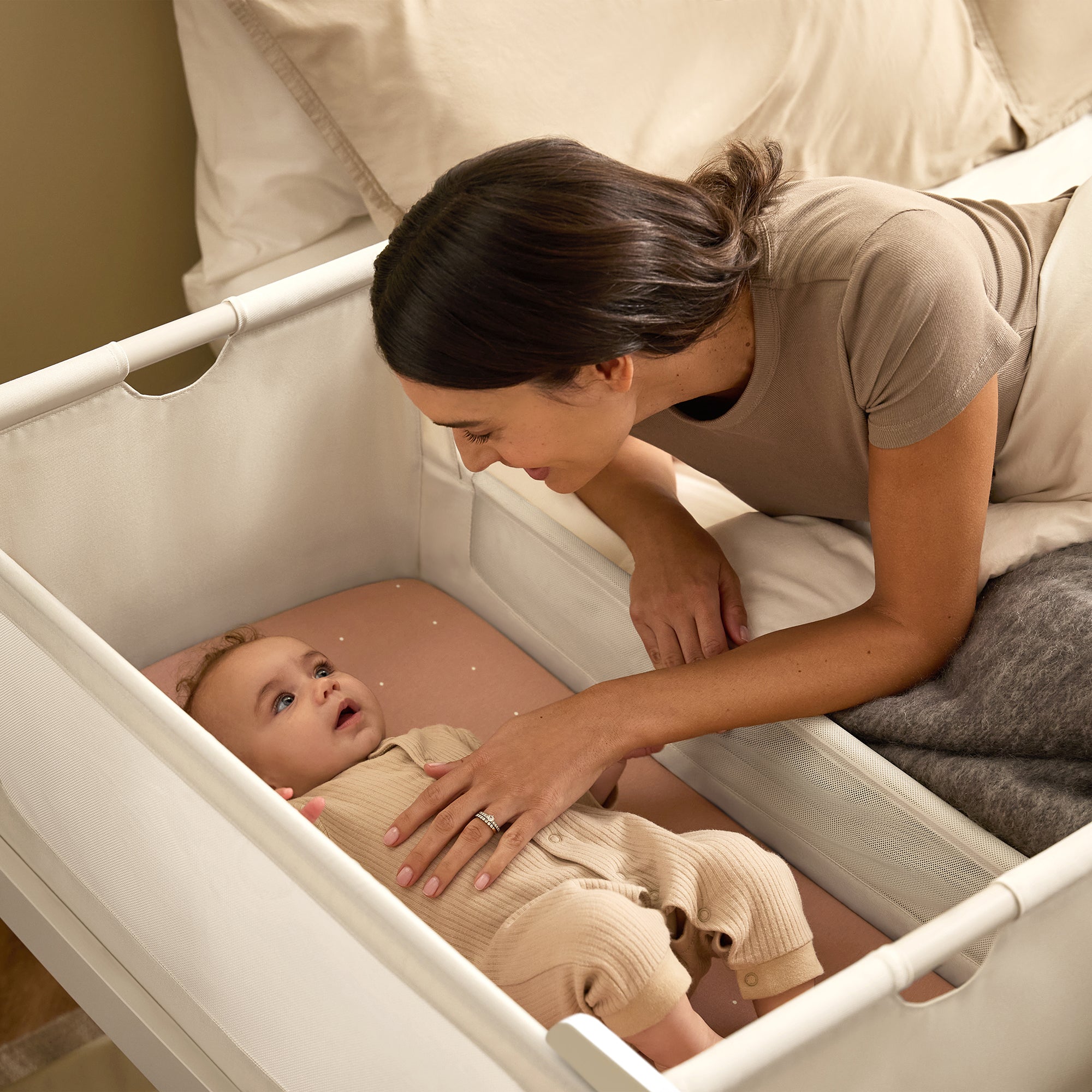 Bedside Bassinet with Breathable Mesh X6941