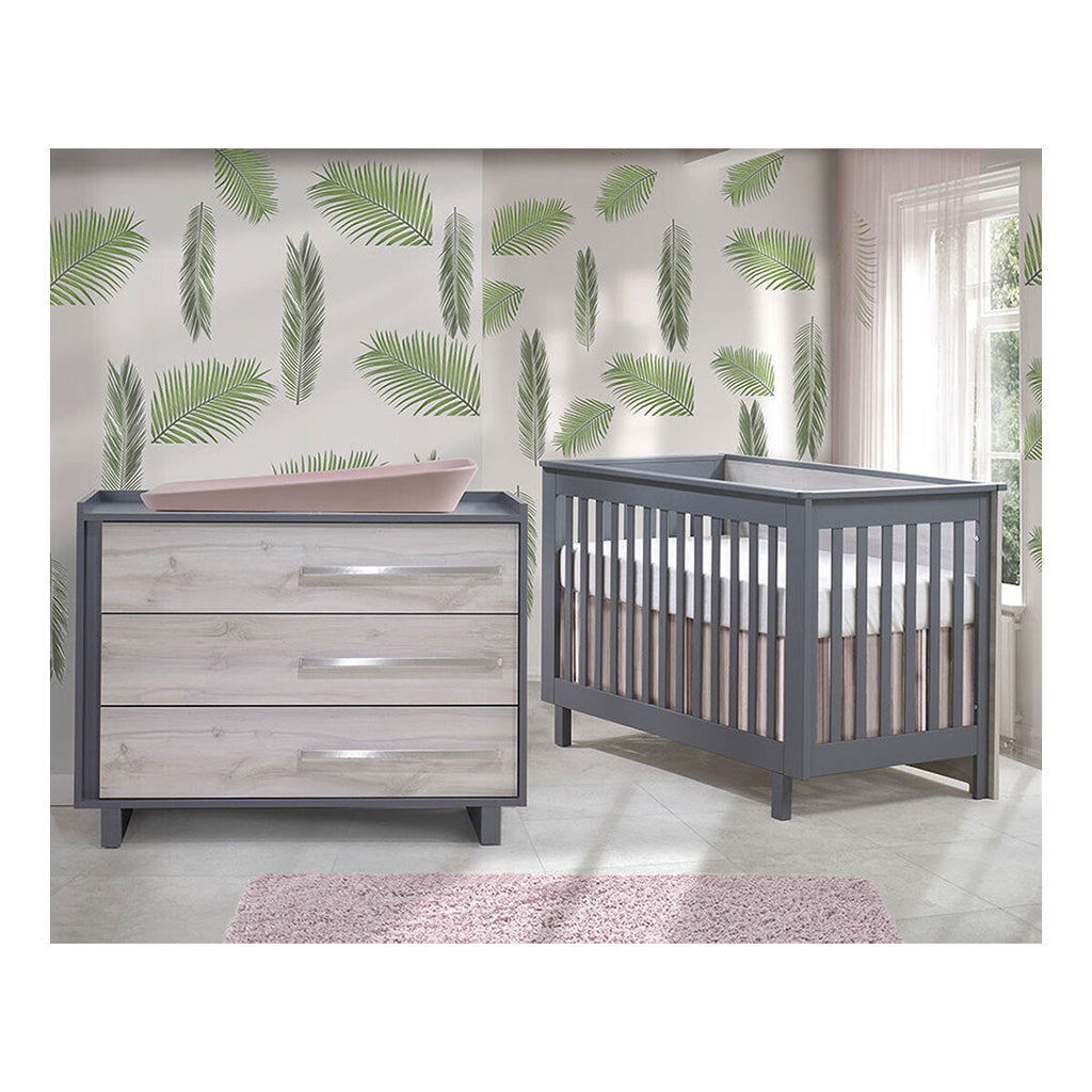 Convertible Crib and 3 Drawer Dresser XL K15228