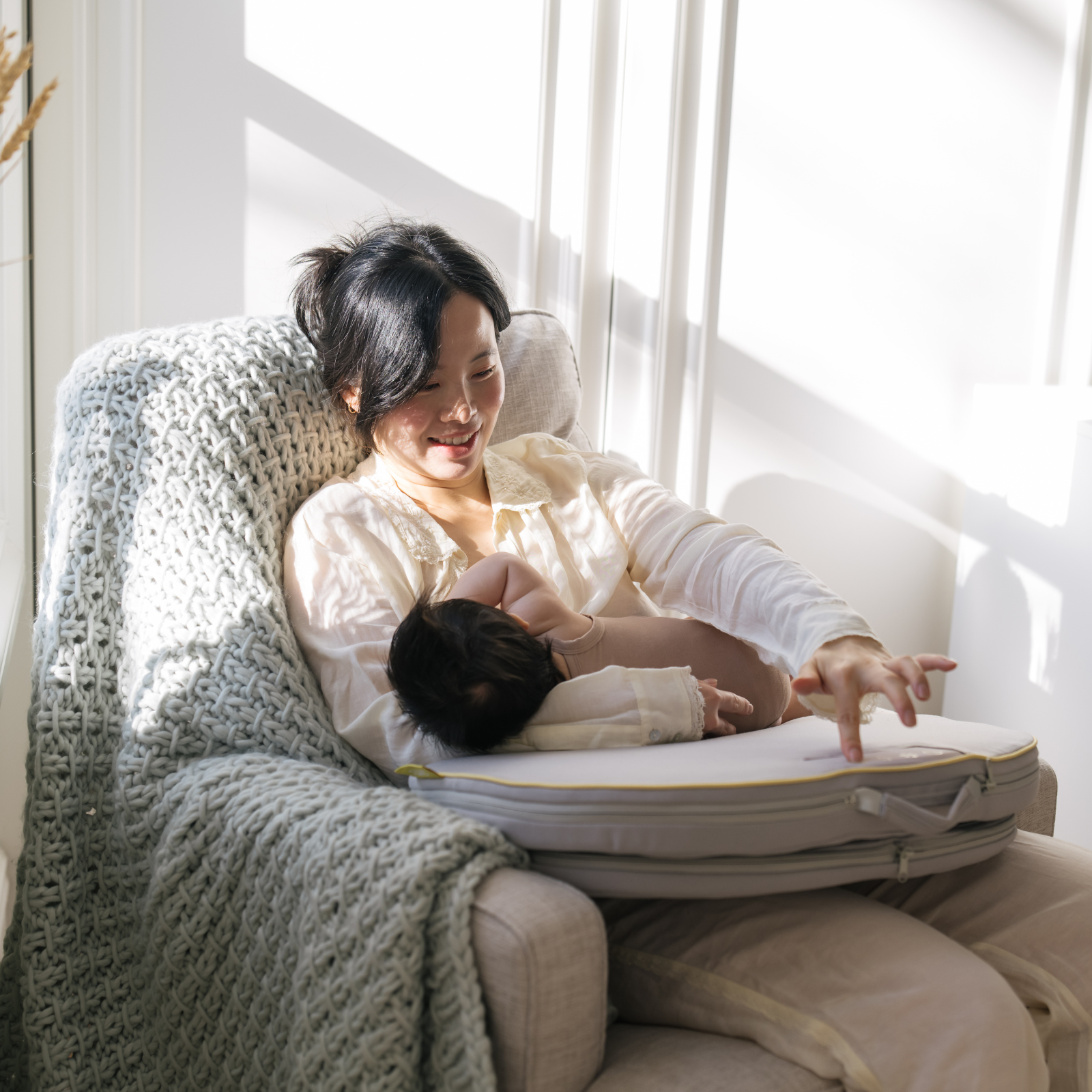 Smart Nursing Pillow N258379