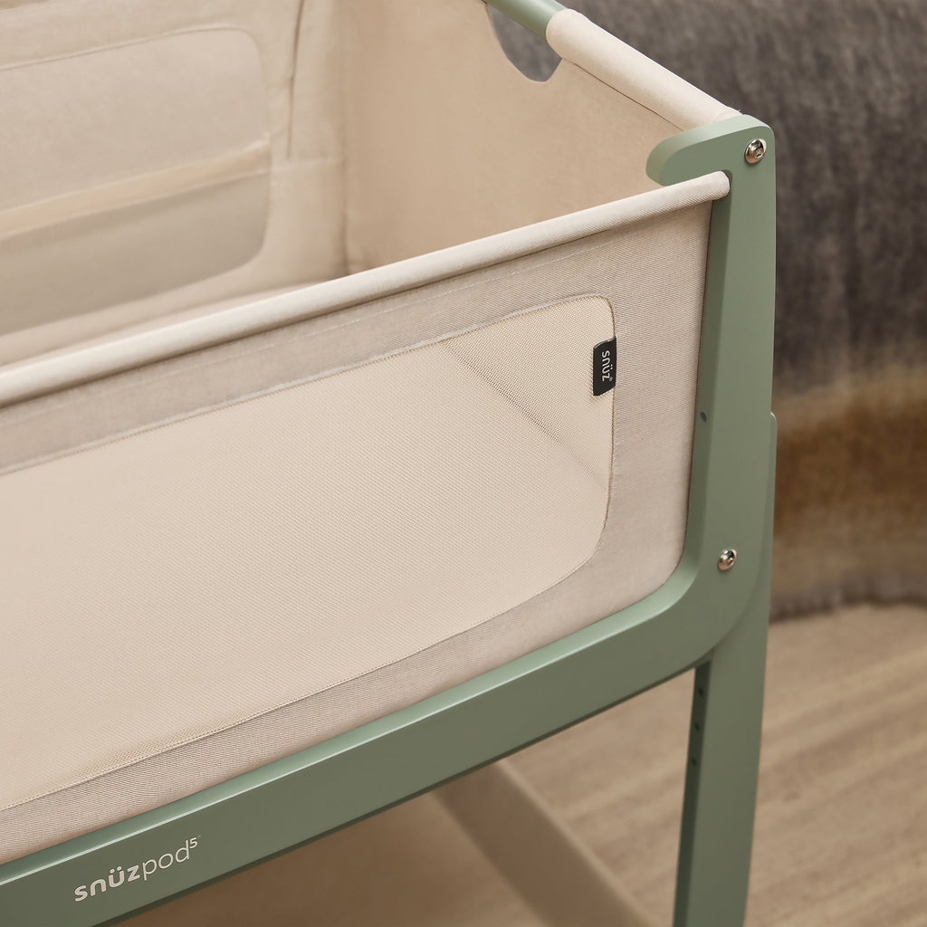Bedside Bassinet with Breathable Mesh Side Panel P326