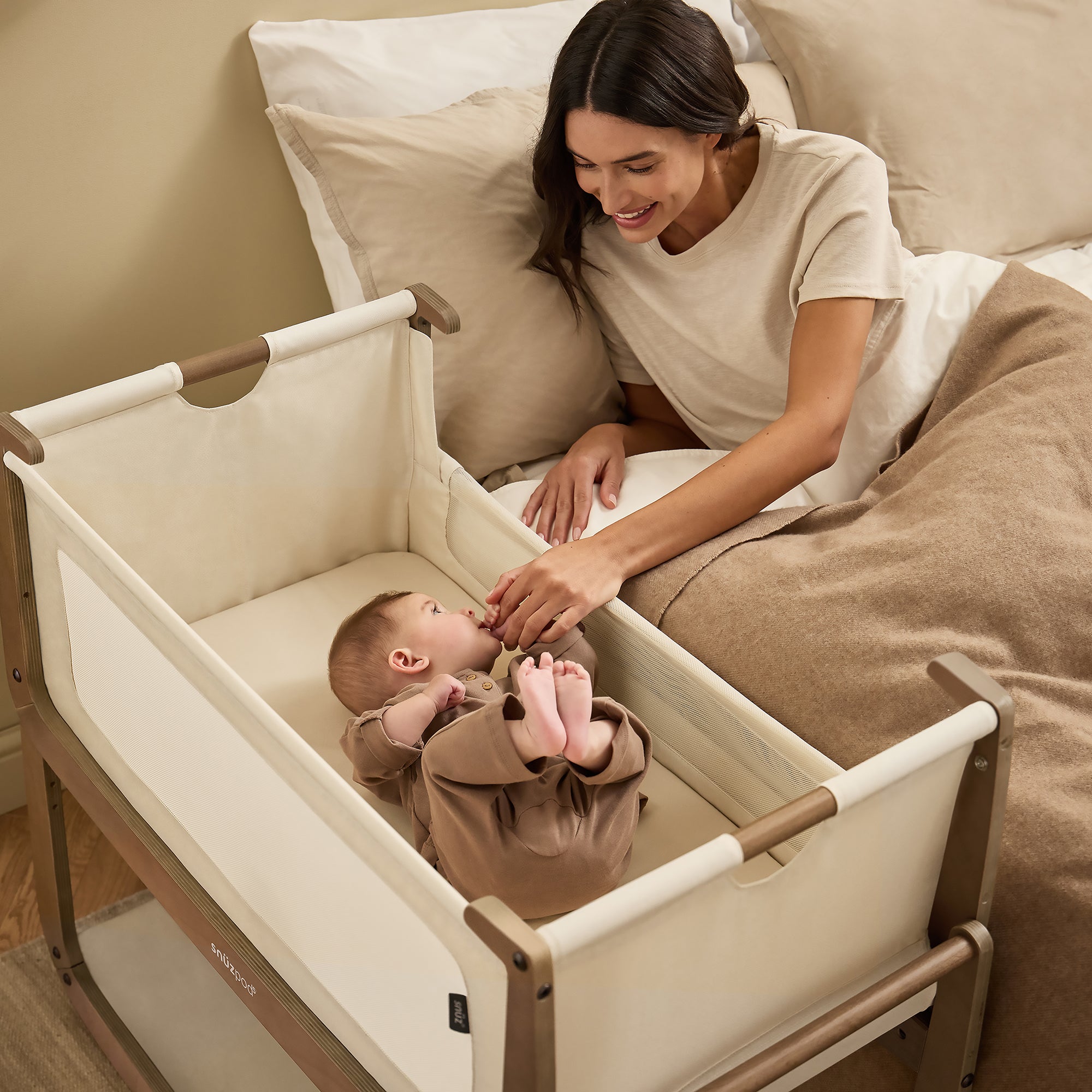 Bedside Bassinet - Walnut R9977