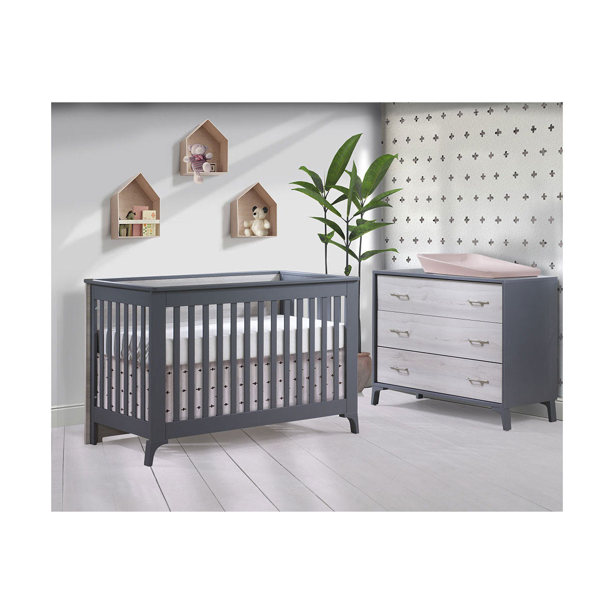 Convertible Crib and 3 Drawer Dresser Set O840