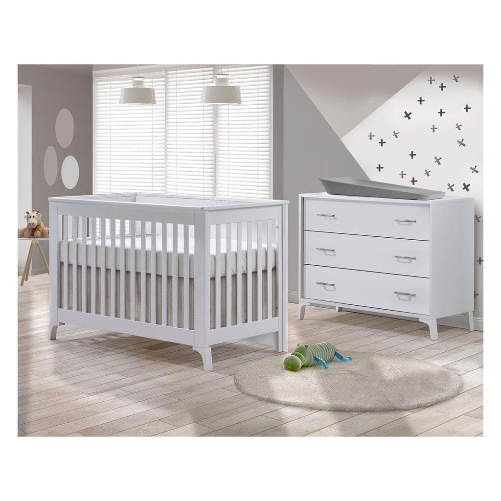 Convertible Crib and 3 Drawer Dresser Set O840