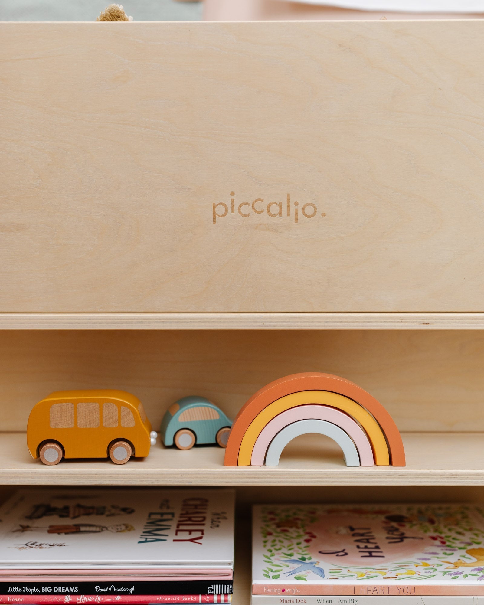 Montessori Bookshelf W6410