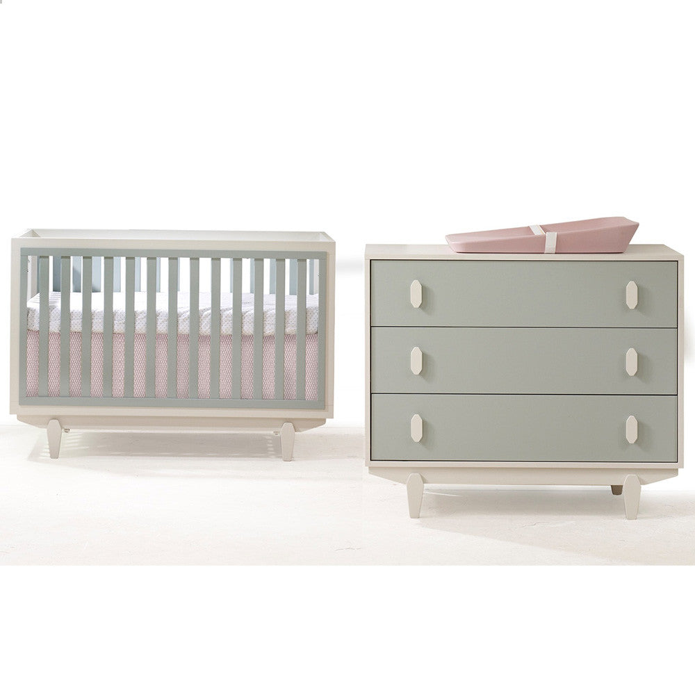 Classic Crib and 3 Drawer Dresser XL M366