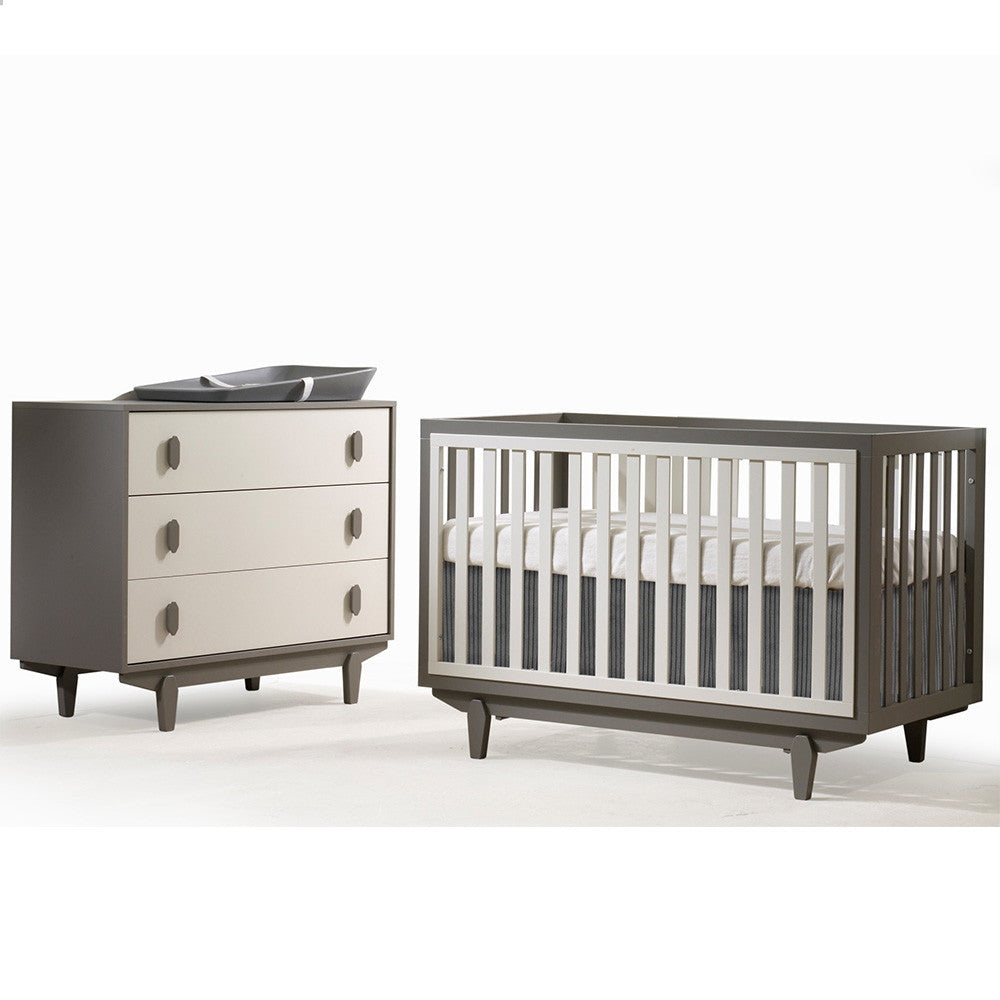 Classic Crib and 3 Drawer Dresser XL M366