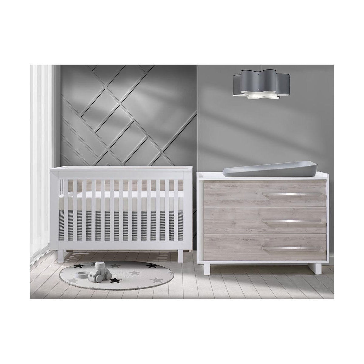 Convertible Crib and 3 Drawer Dresser XL K15228