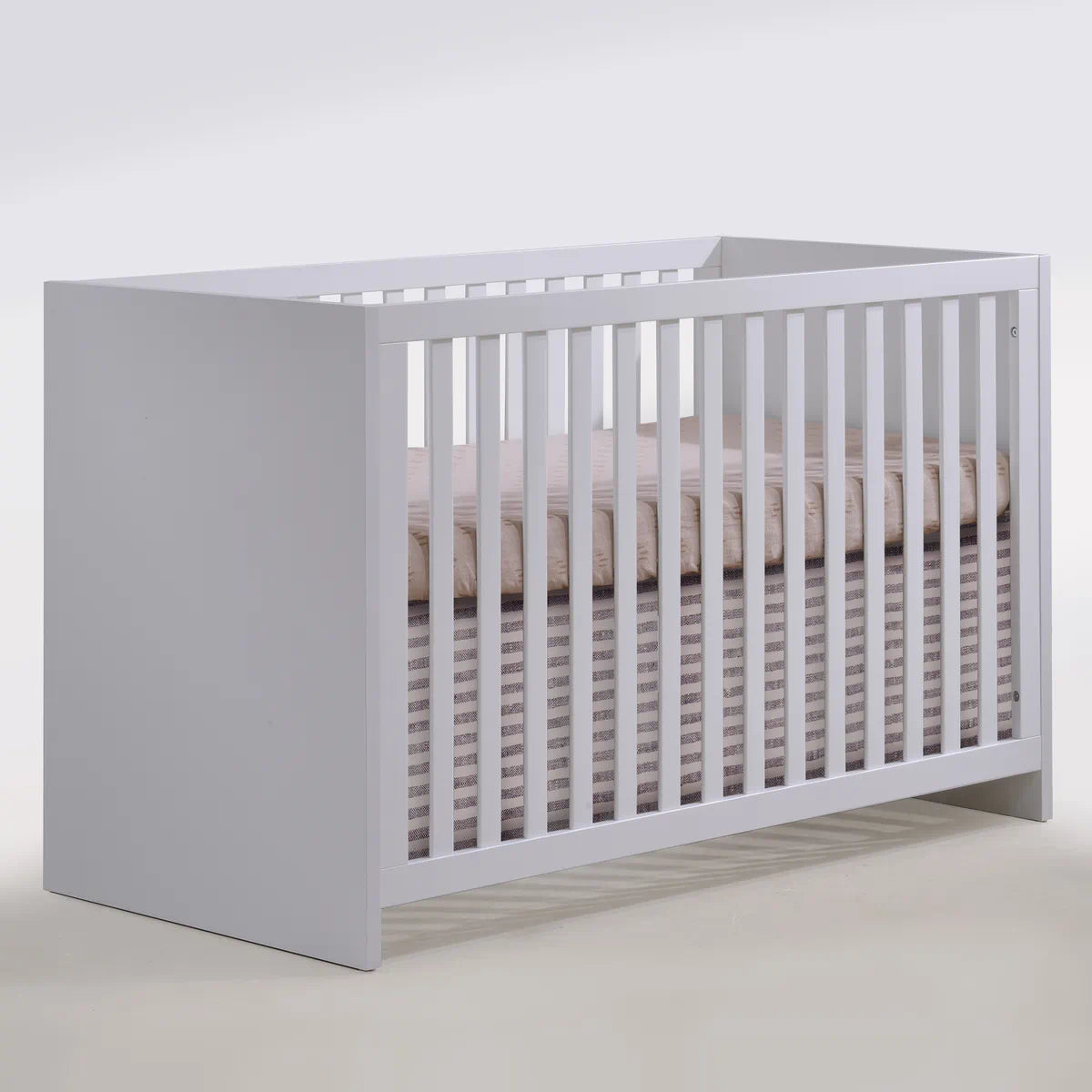 Contempo Island Crib - White A965334
