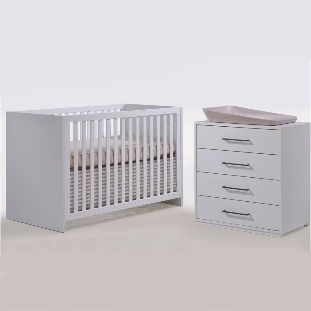 Contempo Crib with 4 Drawer Dresser Q853502
