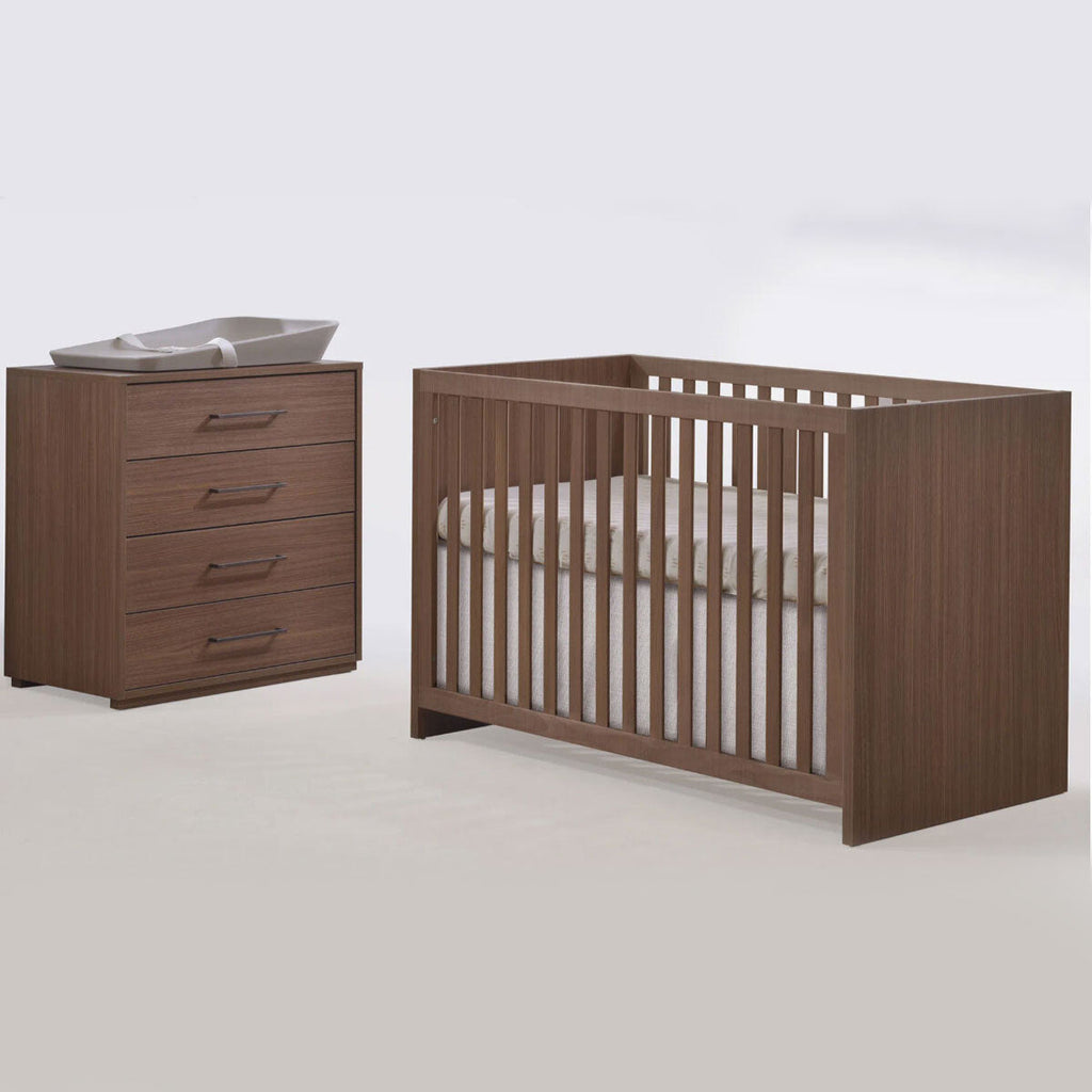 Contempo Crib with 4 Drawer Dresser Q853502