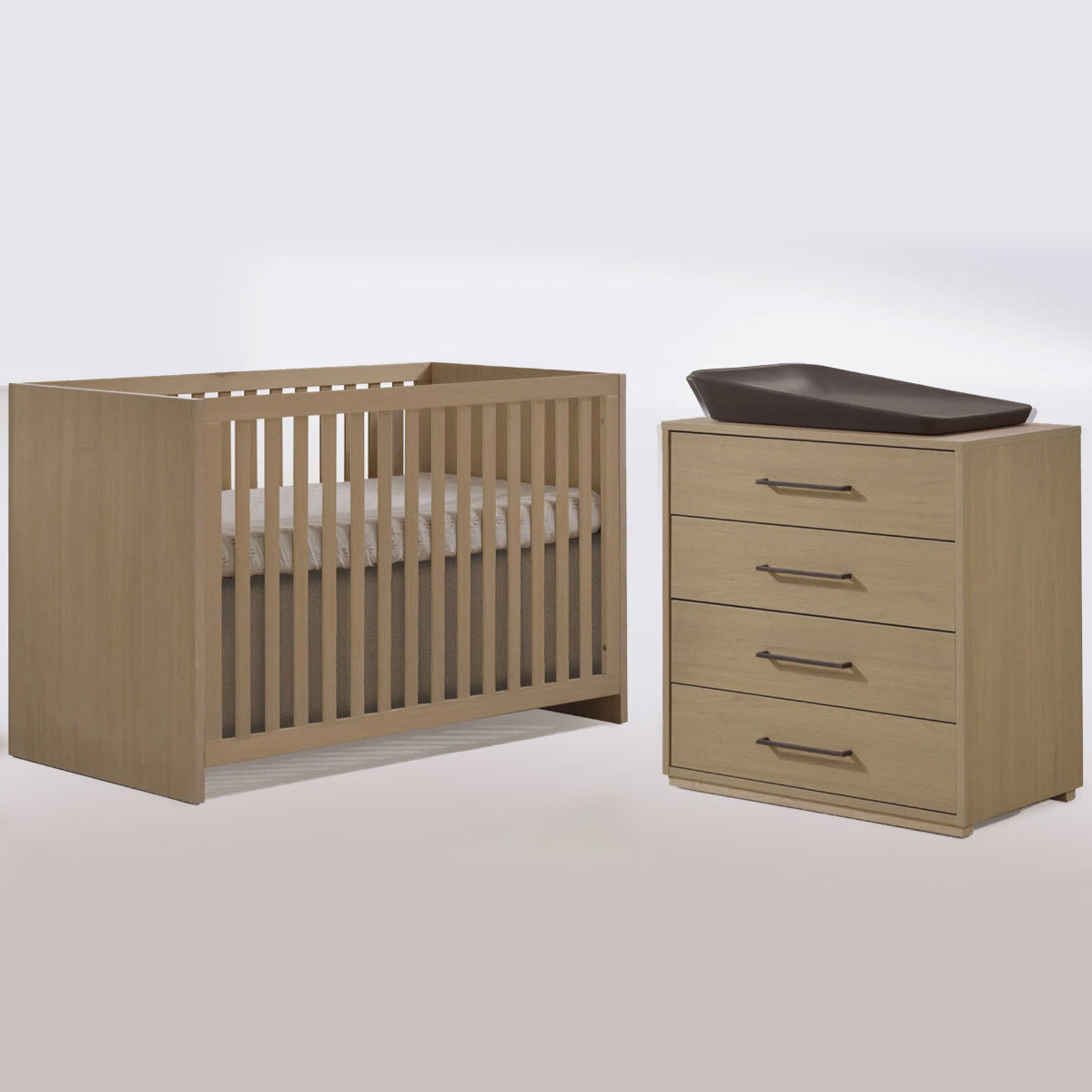 Contempo Crib with 4 Drawer Dresser Q853502