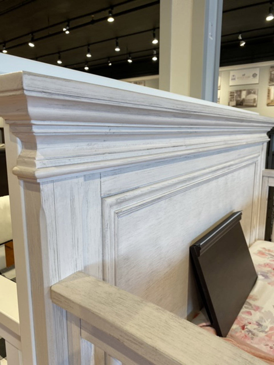 Arched Crib L984597