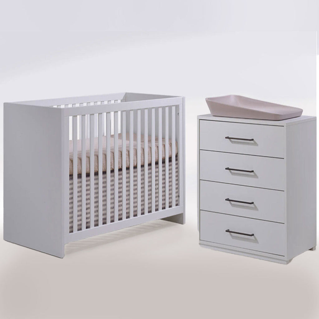 Contempo Crib with 4 Drawer Dresser Q853502