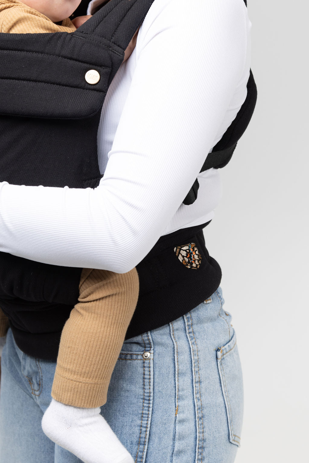 Monarch Carrier - Ebony Z753075