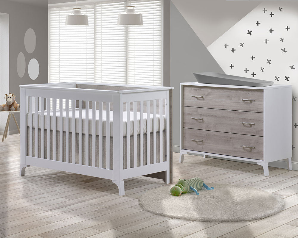 Convertible Crib and 3 Drawer Dresser Set O840