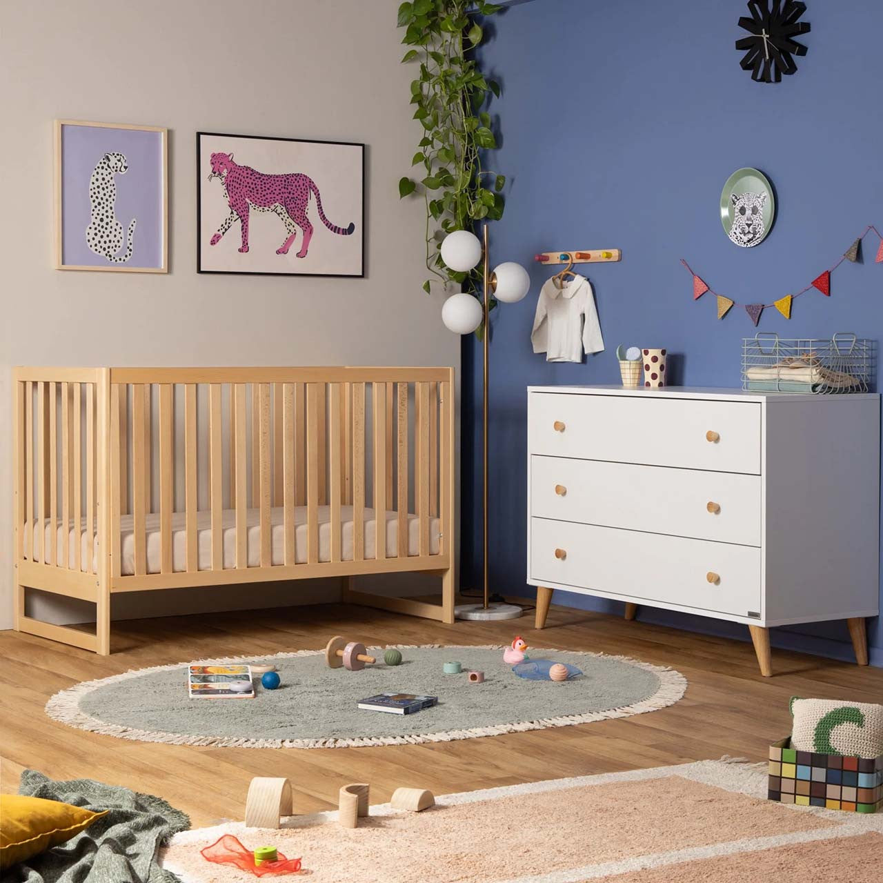 3-Drawer Dresser C737