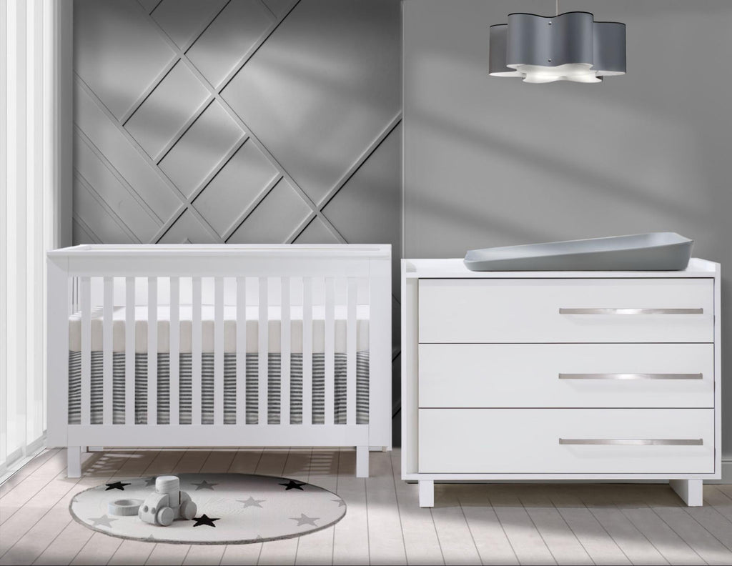 Convertible Crib and 3 Drawer Dresser XL K15228