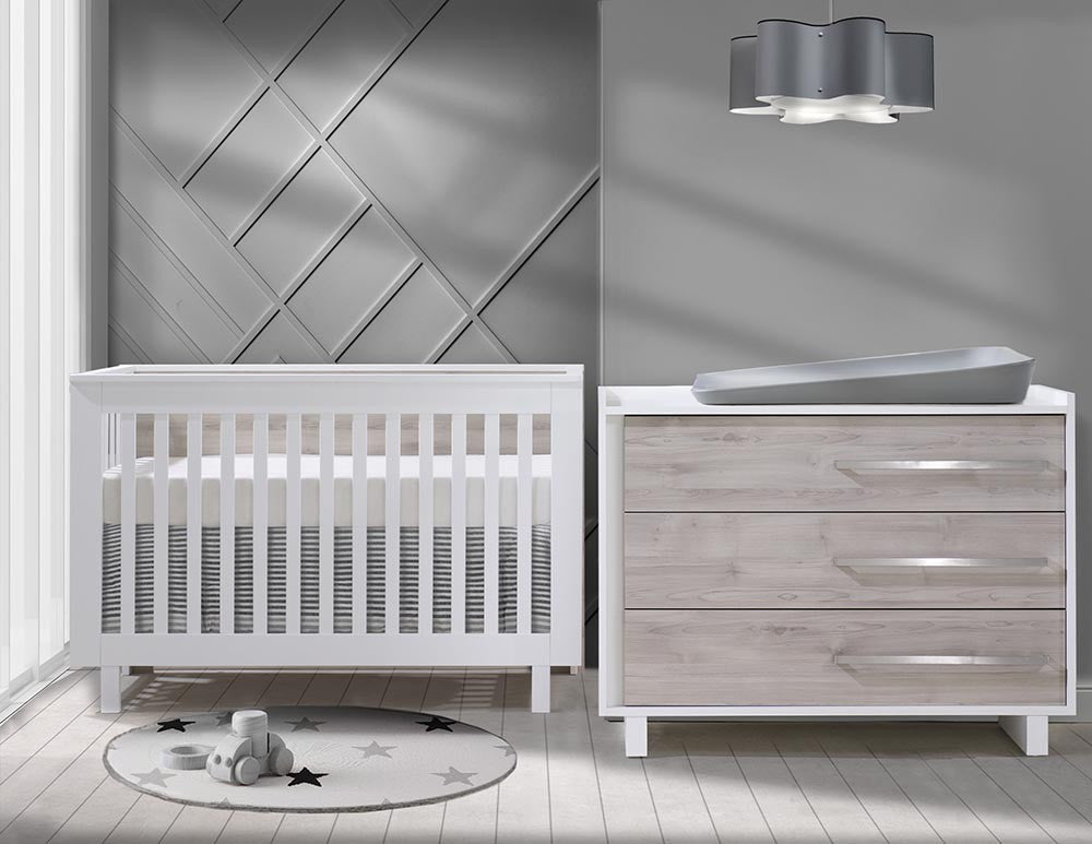 Convertible Crib and 3 Drawer Dresser XL K15228