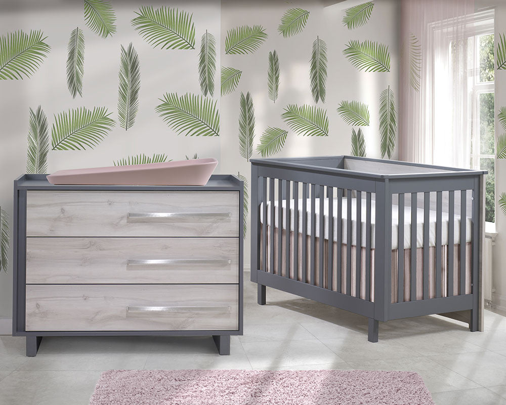 Convertible Crib and 3 Drawer Dresser XL K15228